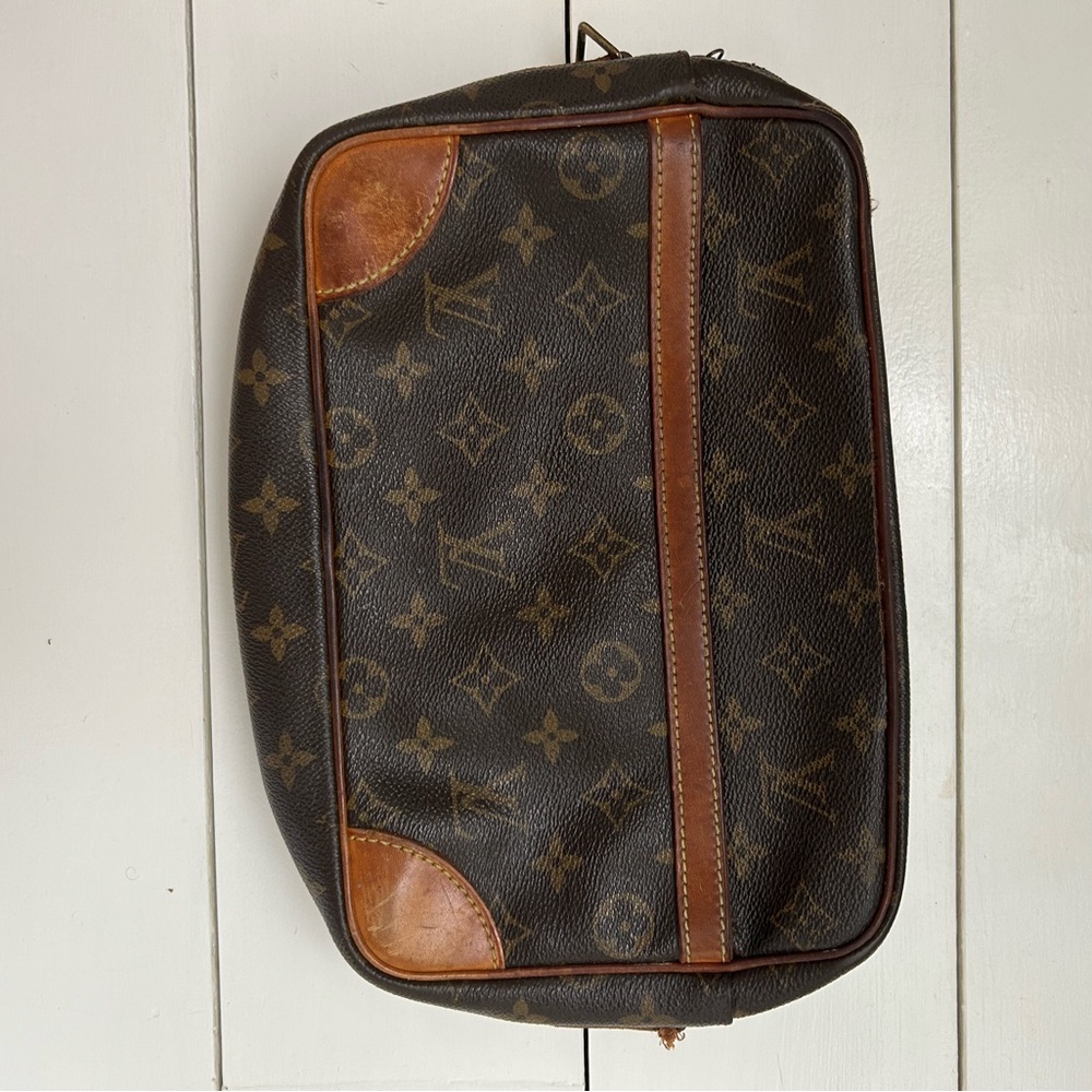 Louis Vuitton bag missing straps but can be used as clutch